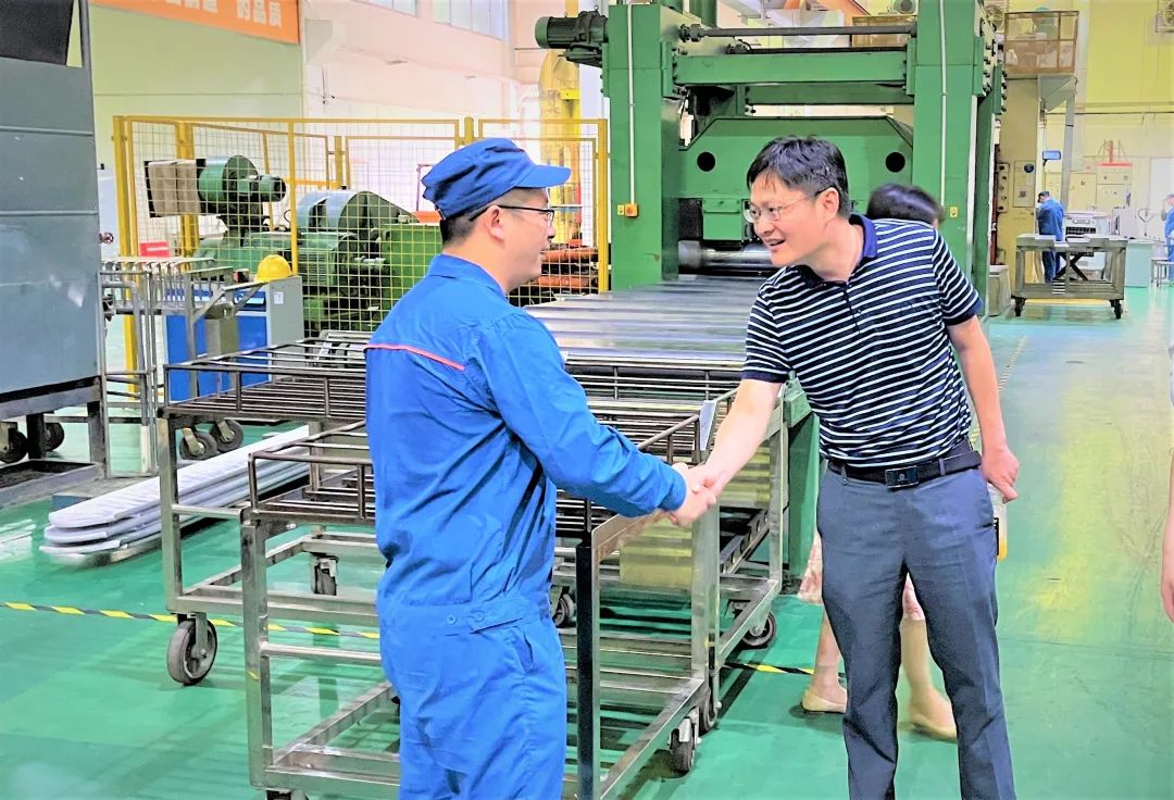 Leaders Ren Yue and his delegation expressed condolences to the front-line Jiangfeng people